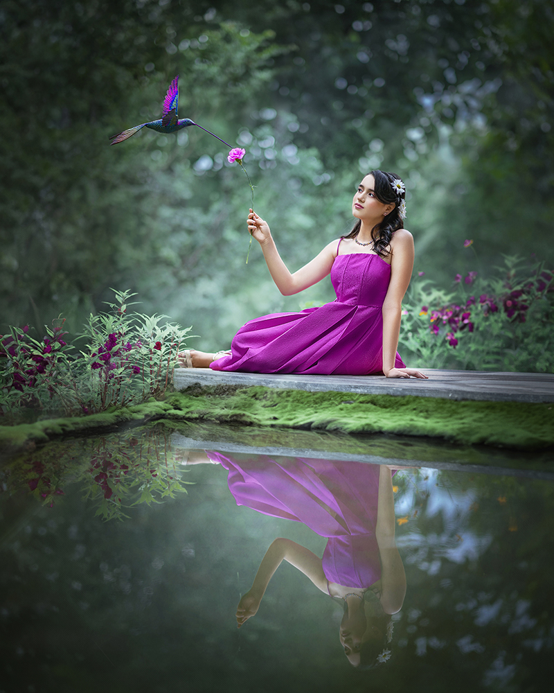 Madre mira a su bebé recién nacido